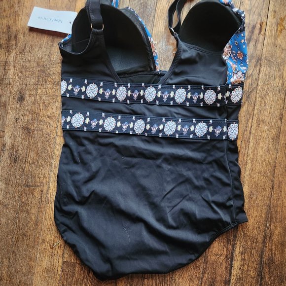 Meet.Curve One-Piece Swimsuit - Picture 8 of 9